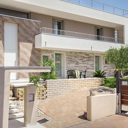 Villa Aurora-Holiday Home Apt 1 Бардоліно Екстер'єр фото