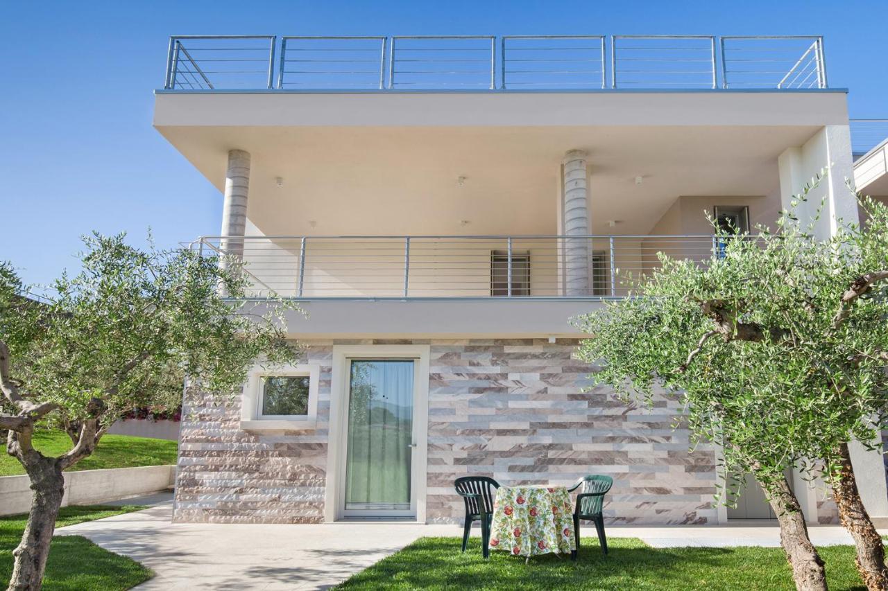 Villa Aurora-Holiday Home Apt 1 Бардоліно Екстер'єр фото